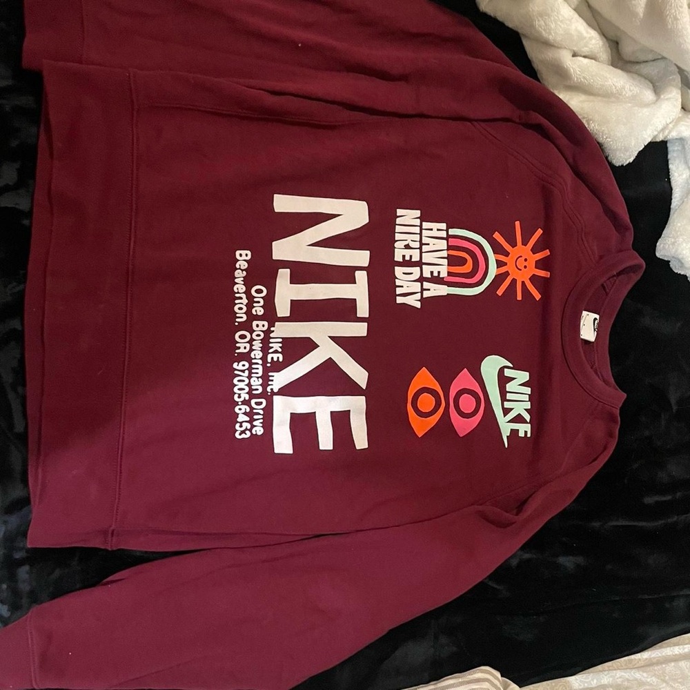 Nike Maroon Graphic Sweatshirt